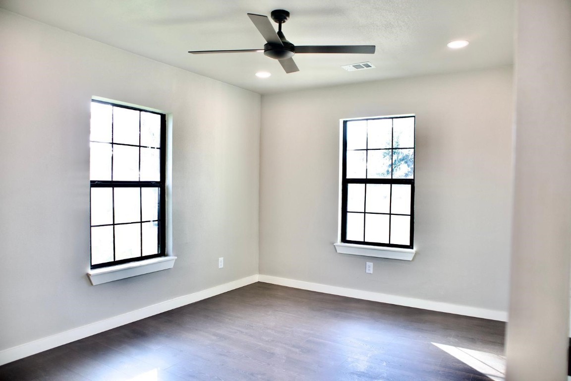428 Van Molan Street Houston, TX 77022 - Photo 12 of 20 an empty room with windows and ceiling fan