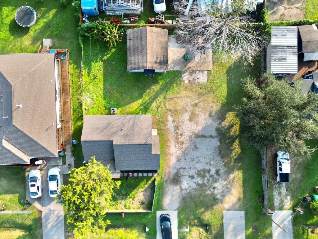 428 Van Molan Street Houston, TX 77022 - Photo 6 of 20 an aerial view of a house having yard
