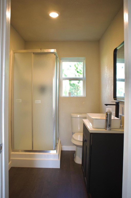 428 Van Molan Street Houston, TX 77022 - Photo 8 of 20 a bathroom with a sink and a mirror