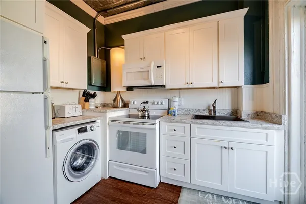 $2,250,000 | 28 East Taylor Street, Savannah, GA 31401