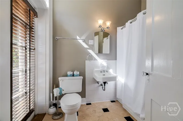 $2,250,000 | 28 East Taylor Street, Savannah, GA 31401