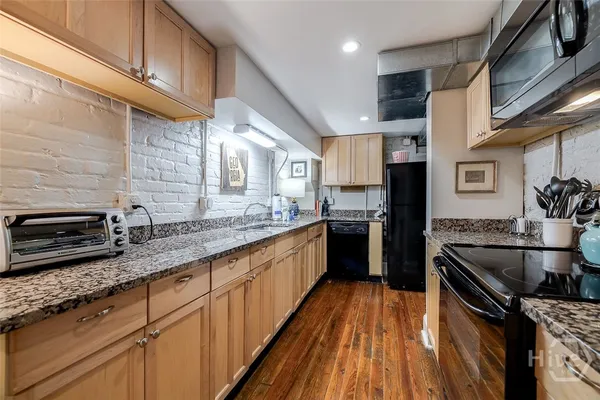 $2,250,000 | 28 East Taylor Street, Savannah, GA 31401