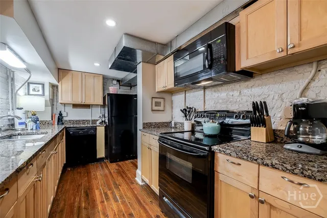 $2,250,000 | 28 East Taylor Street, Savannah, GA 31401