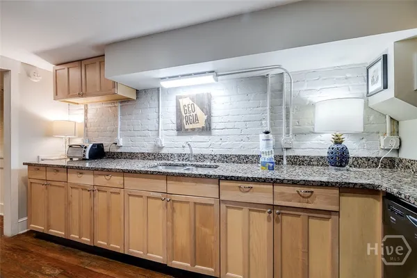 $2,250,000 | 28 East Taylor Street, Savannah, GA 31401