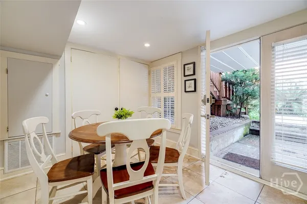 $2,250,000 | 28 East Taylor Street, Savannah, GA 31401