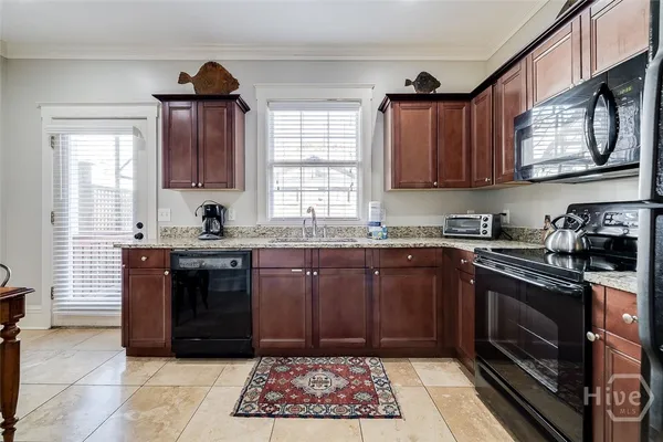 $2,250,000 | 28 East Taylor Street, Savannah, GA 31401