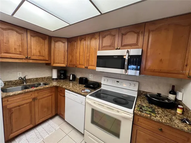 $1,750 | 4900 Brittany Drive South, Unit 305, St. Petersburg, FL 33715