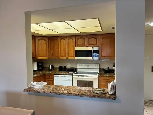 $1,750 | 4900 Brittany Drive South, Unit 305, St. Petersburg, FL 33715