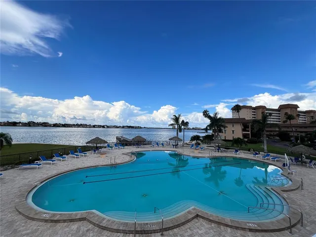 $1,750 | 4900 Brittany Drive South, Unit 305, St. Petersburg, FL 33715