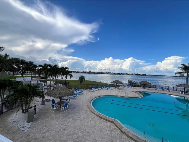 $1,750 | 4900 Brittany Drive South, Unit 305, St. Petersburg, FL 33715