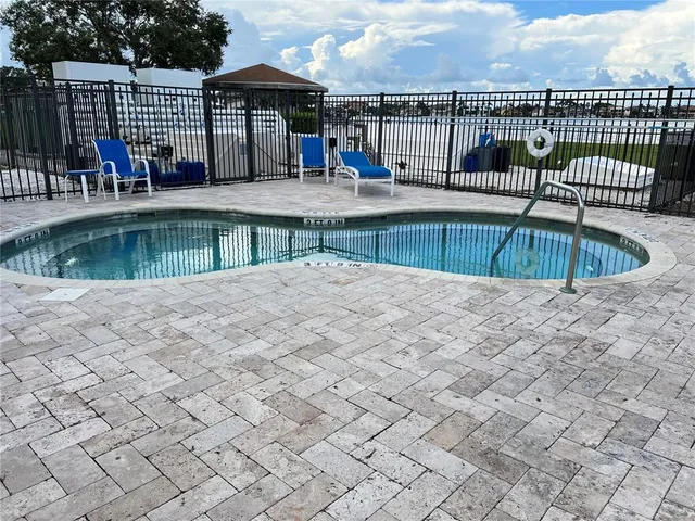 $1,750 | 4900 Brittany Drive South, Unit 305, St. Petersburg, FL 33715