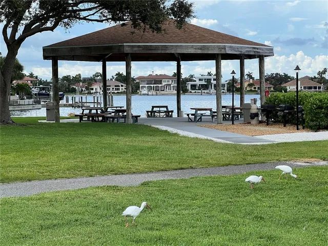 $1,750 | 4900 Brittany Drive South, Unit 305, St. Petersburg, FL 33715