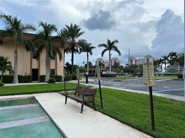 $1,750 | 4900 Brittany Drive South, Unit 305, St. Petersburg, FL 33715