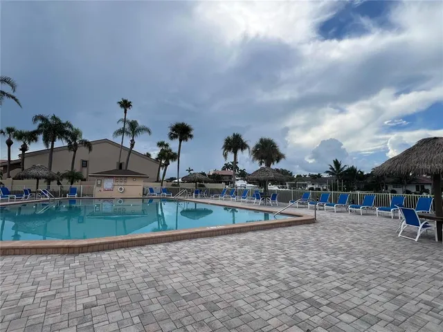 $1,750 | 4900 Brittany Drive South, Unit 305, St. Petersburg, FL 33715
