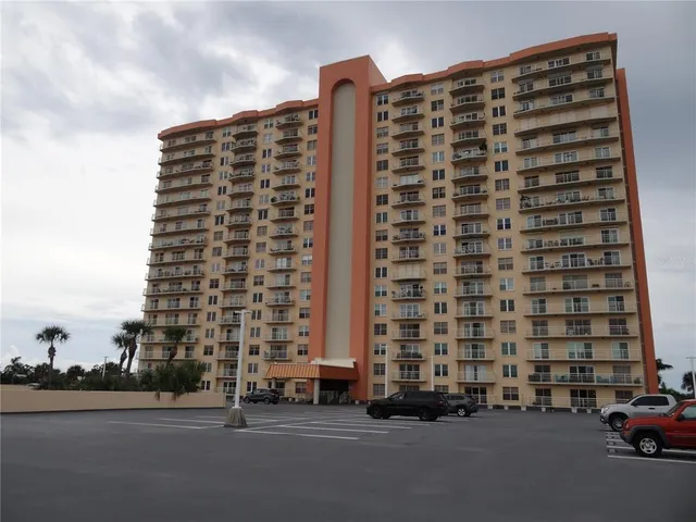 $1,750 | 4900 Brittany Drive South, Unit 305, St. Petersburg, FL 33715