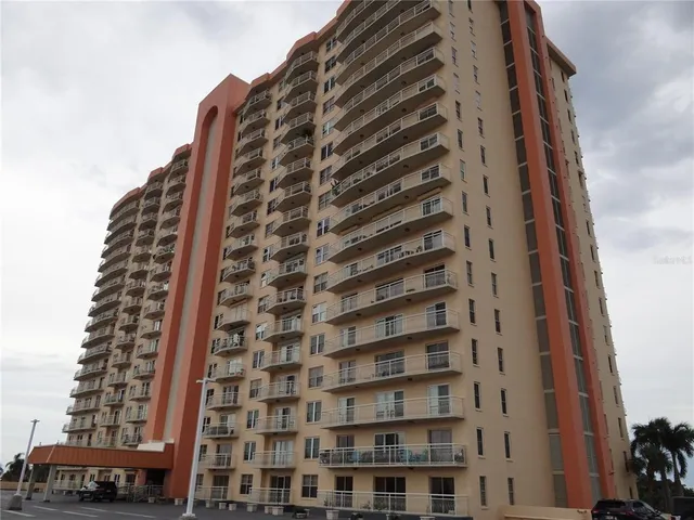 $1,750 | 4900 Brittany Drive South, Unit 305, St. Petersburg, FL 33715