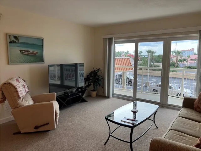 $1,750 | 4900 Brittany Drive South, Unit 305, St. Petersburg, FL 33715