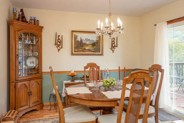 a picture of a wall with a painting on the wall