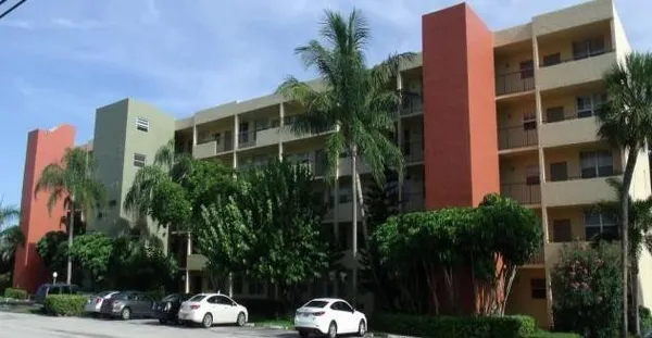 $190,000 | 2400 Northeast 10th Street, Unit 205, Pompano Beach, FL 33062