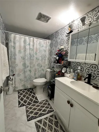 $190,000 | 2400 Northeast 10th Street, Unit 205, Pompano Beach, FL 33062