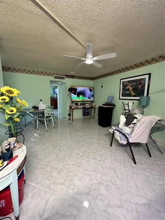 $190,000 | 2400 Northeast 10th Street, Unit 205, Pompano Beach, FL 33062