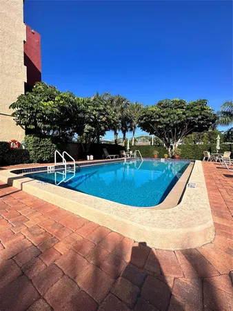 $190,000 | 2400 Northeast 10th Street, Unit 205, Pompano Beach, FL 33062