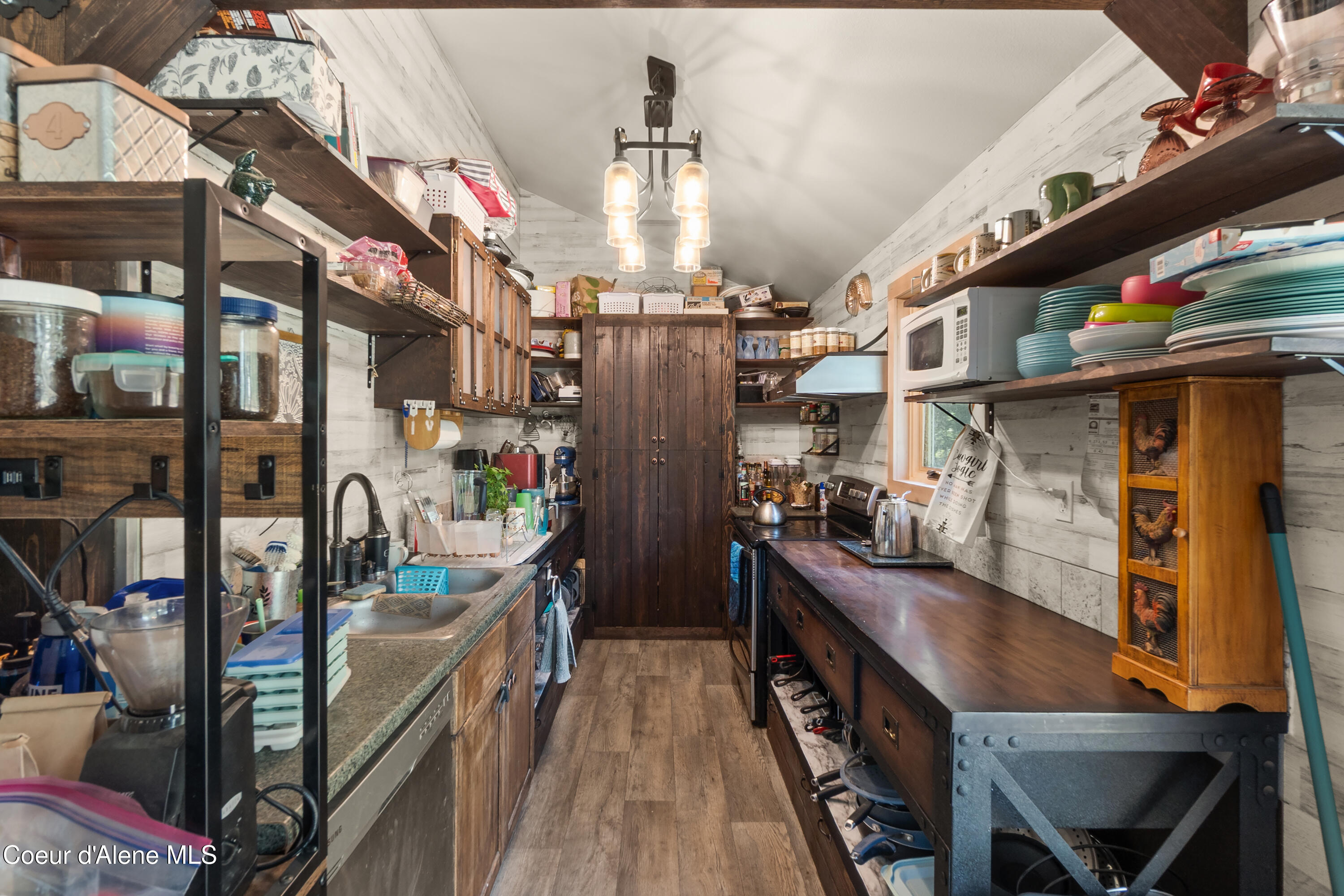3167 South Sagle Road Sagle, ID 83860 - Photo 17 of 47 3167SSagleRd-KITCHEN