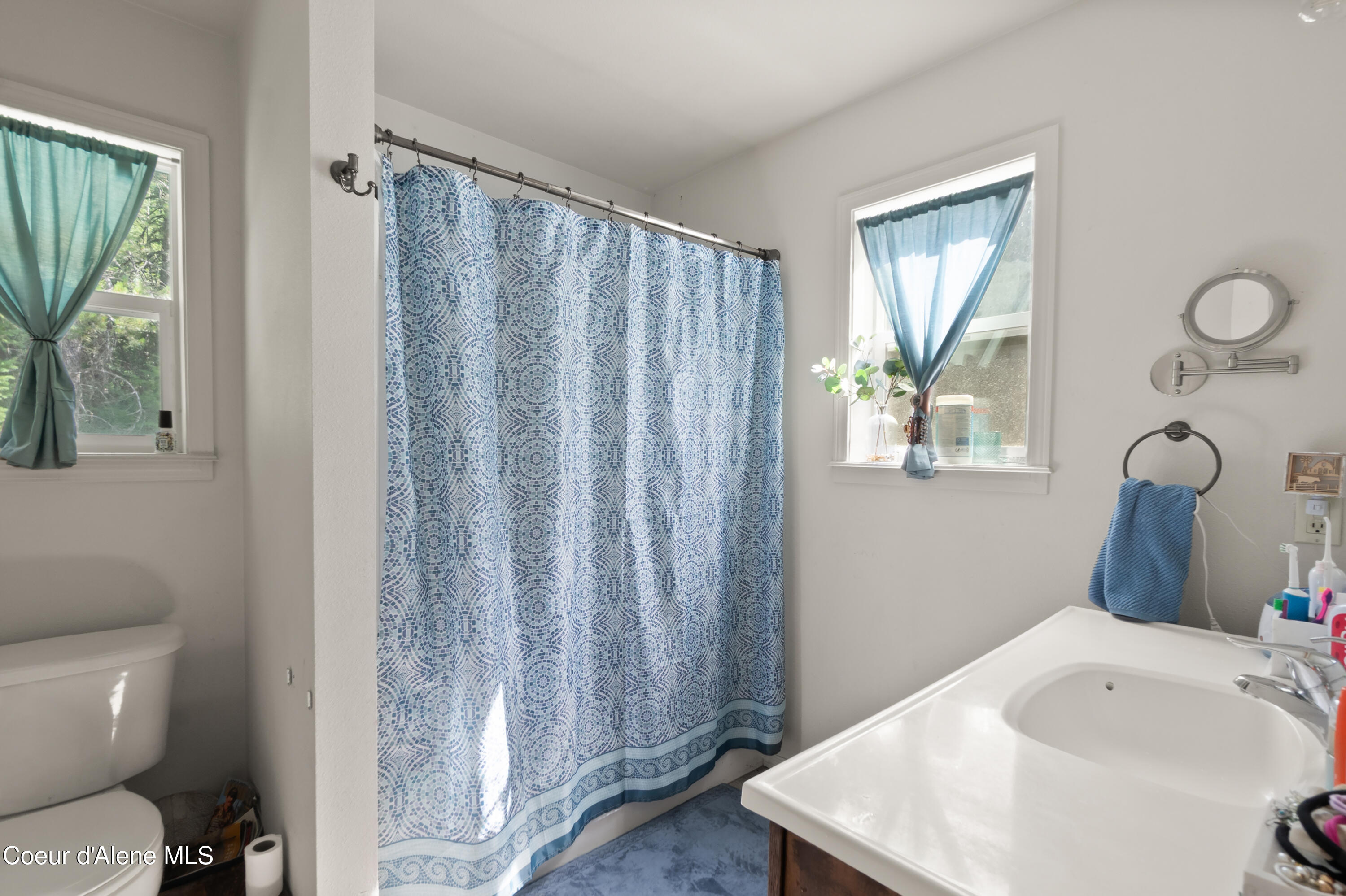 3167 South Sagle Road Sagle, ID 83860 - Photo 33 of 47 3167SSagleRd-BATHROOM (2)