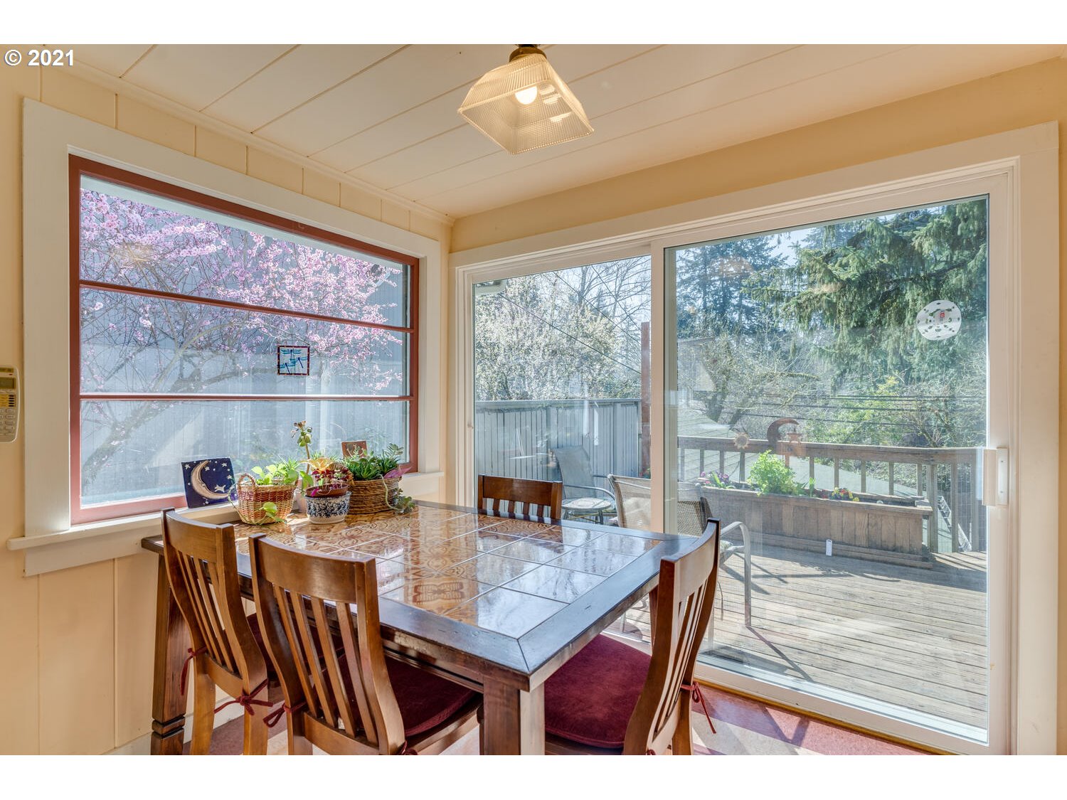 926 Southwest Dolph Street Portland, OR 97219 - Photo 12 of 29 Gallery Image 12