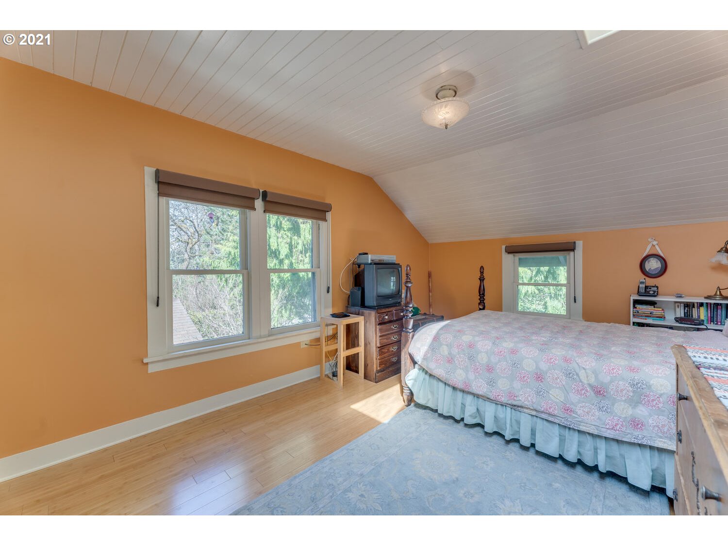 926 Southwest Dolph Street Portland, OR 97219 - Photo 16 of 29 Gallery Image 16