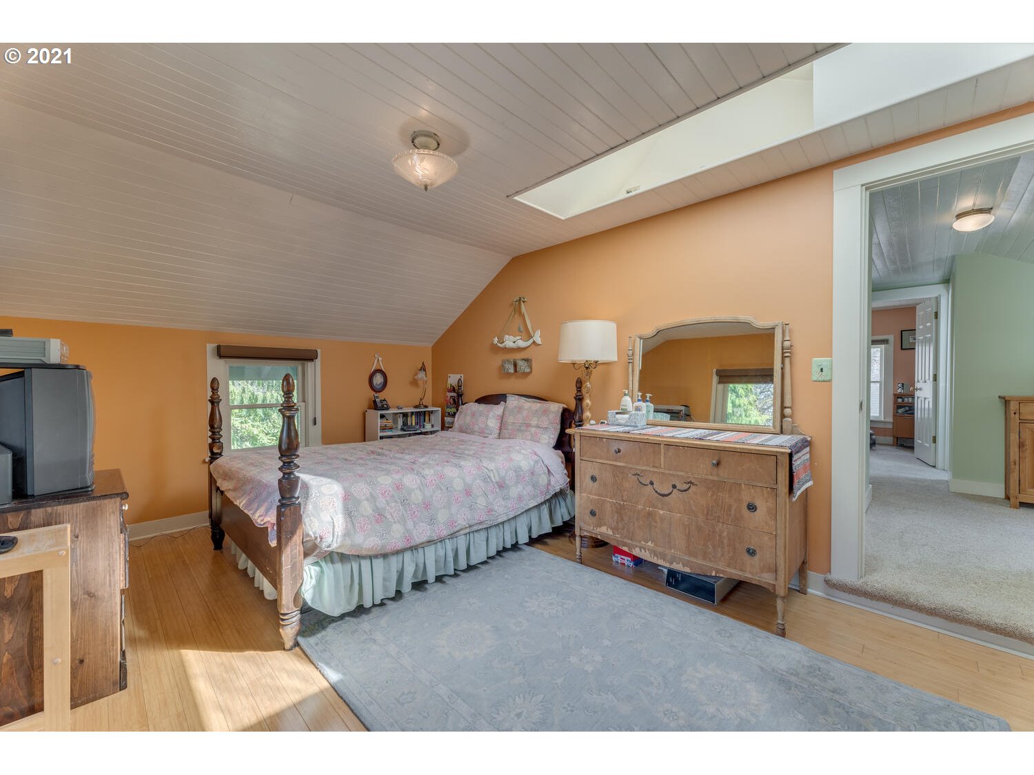 926 Southwest Dolph Street Portland, OR 97219 - Photo 17 of 29 Gallery Image 17