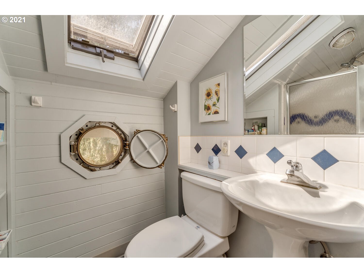 926 Southwest Dolph Street Portland, OR 97219 - Photo 20 of 29 Gallery Image 20