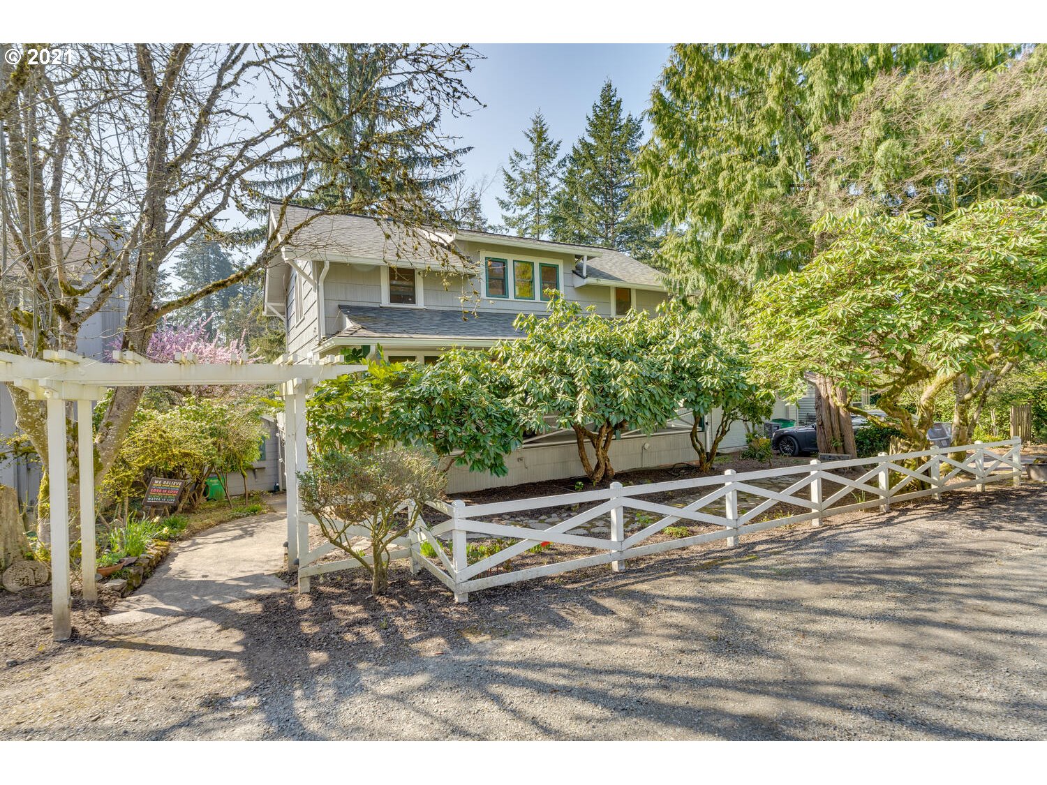 926 Southwest Dolph Street Portland, OR 97219 - Photo 2 of 29 Gallery Image 2