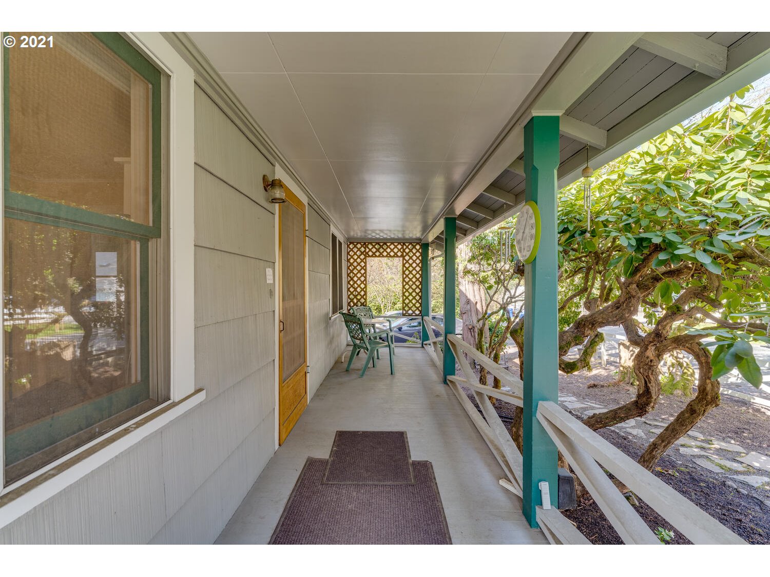 926 Southwest Dolph Street Portland, OR 97219 - Photo 3 of 29 Gallery Image 3