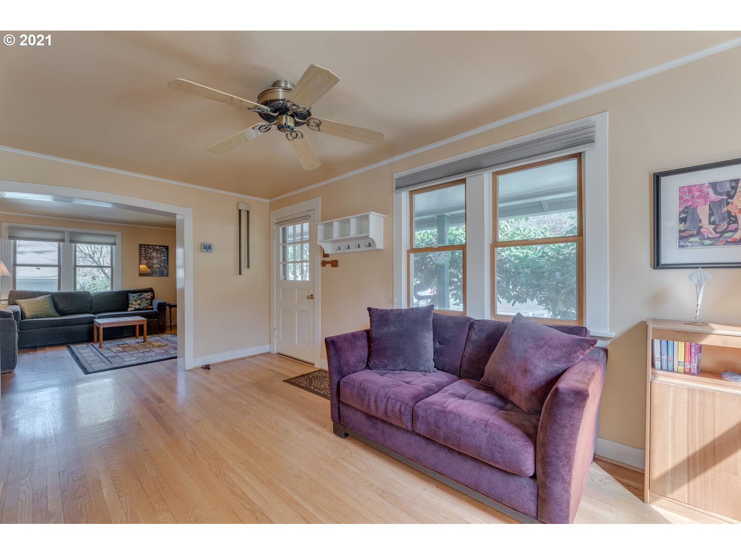 926 Southwest Dolph Street Portland, OR 97219 - Photo 5 of 29 Gallery Image 5