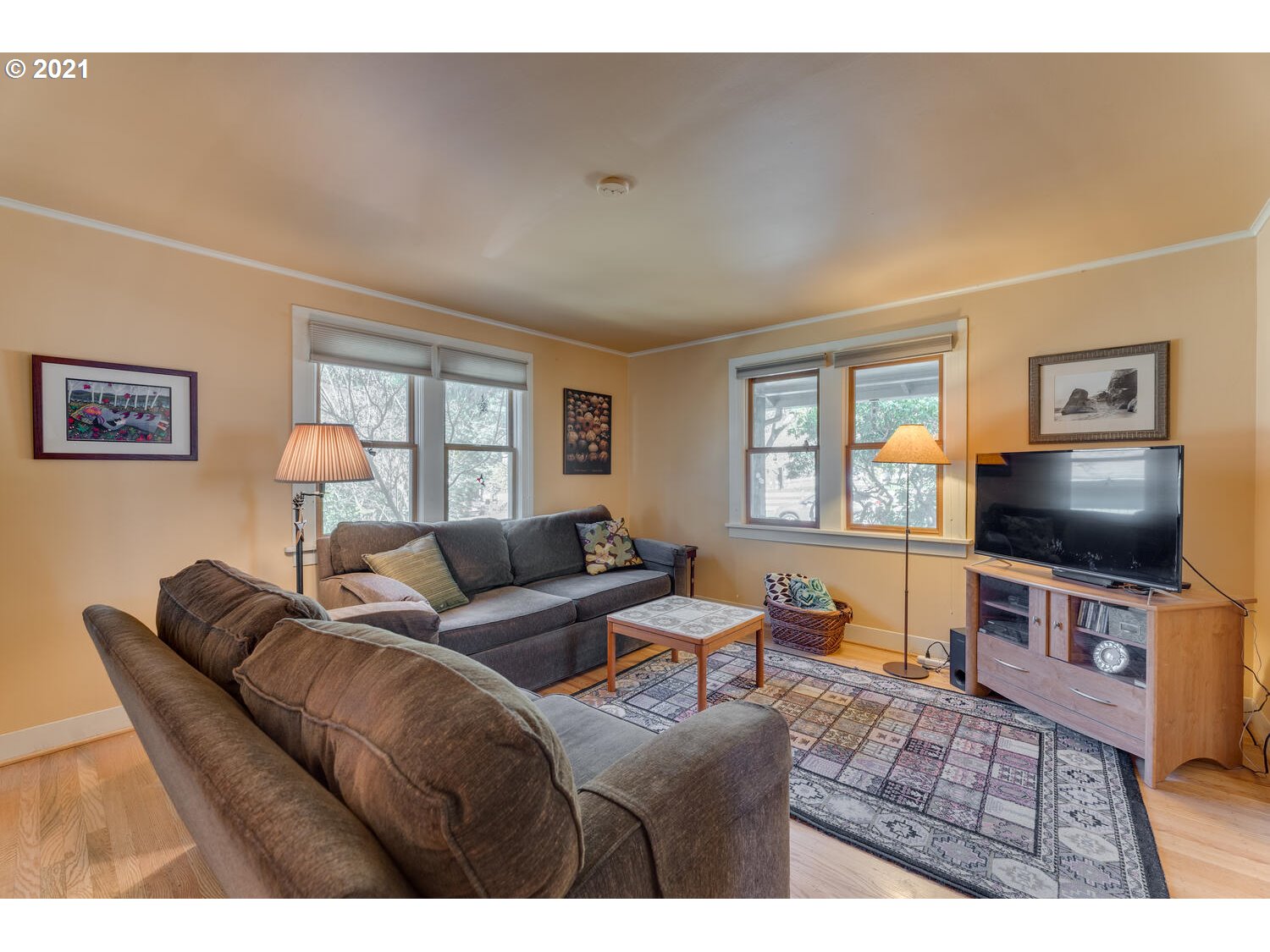926 Southwest Dolph Street Portland, OR 97219 - Photo 6 of 29 Gallery Image 6