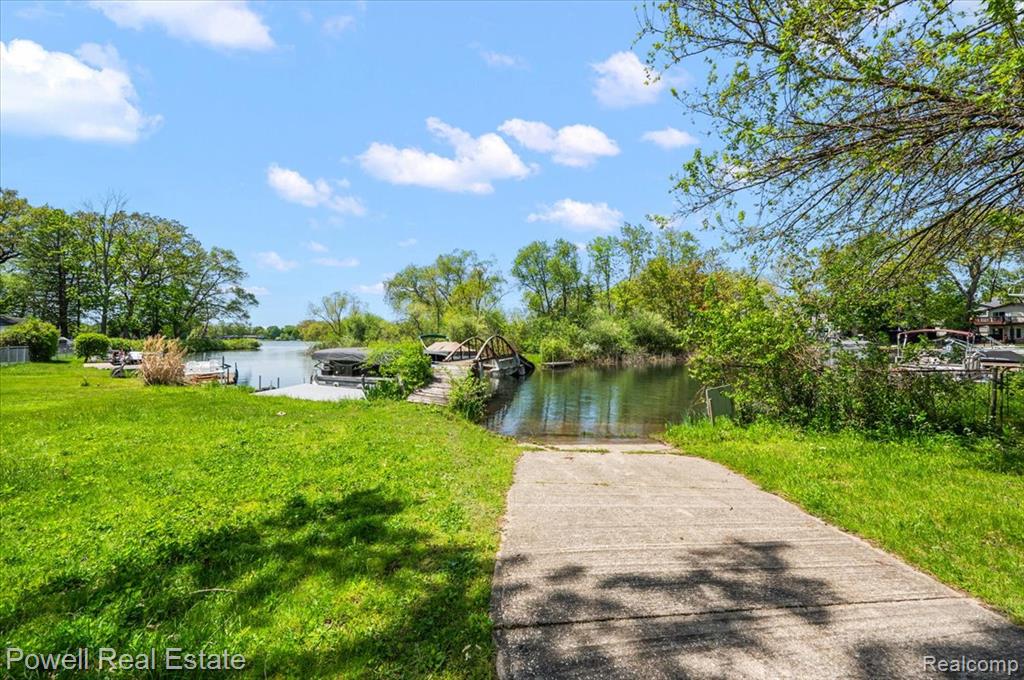 6837 Hatchery Road Waterford, MI 48327 - Photo 9 of 56