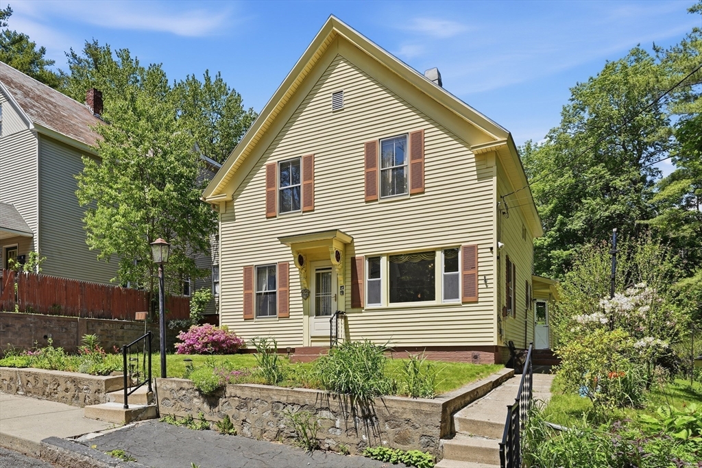 17 East Howe Street Orange, MA 01364 - Photo 4 of 34