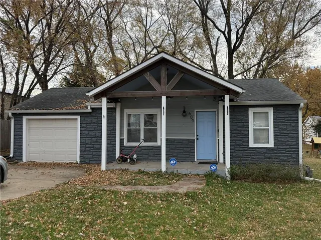 $180,000 | 609 Northeast 76th Terrace, Gladstone, MO 64118