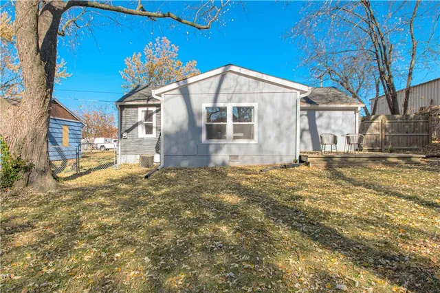 $180,000 | 609 Northeast 76th Terrace, Gladstone, MO 64118