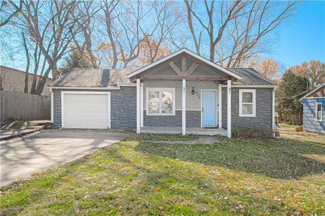 $180,000 | 609 Northeast 76th Terrace, Gladstone, MO 64118