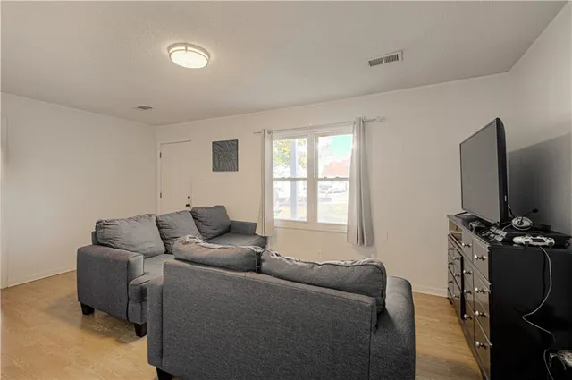 $180,000 | 609 Northeast 76th Terrace, Gladstone, MO 64118