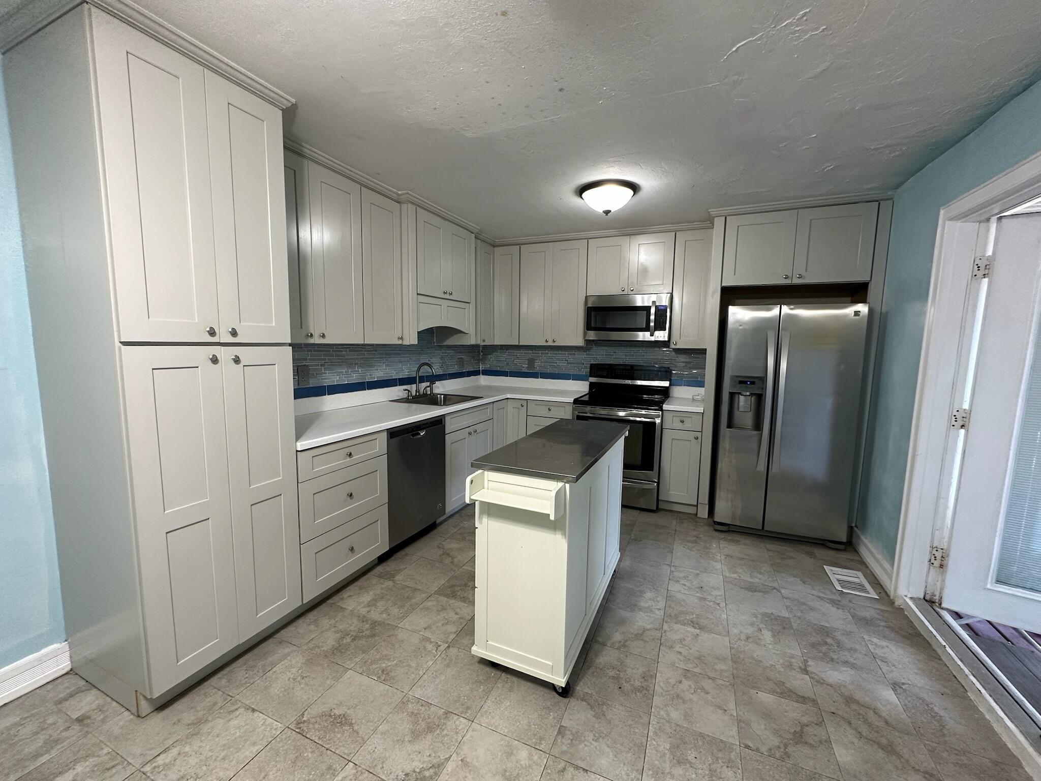 3210 Eagle Avenue Key West, FL 33040 - Photo 7 of 35 Photo Dec 23 2024, 16 48 05