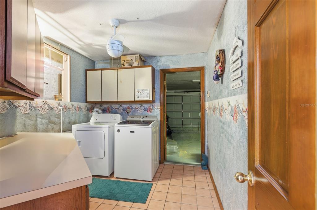 215 Santa Rosa Drive Winter Haven, FL 33884 - Photo 24 of 29 a bathroom with a sink a toilet and shower