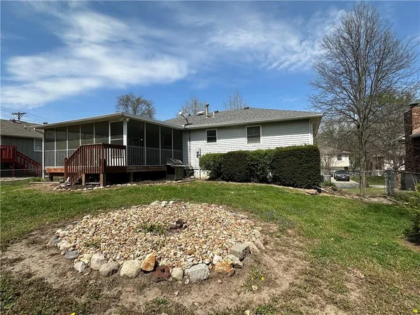 $195,000 | 17207 East 6th Terrace Court North, Independence, MO 64056