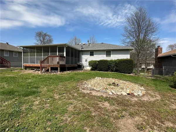 $195,000 | 17207 East 6th Terrace Court North, Independence, MO 64056