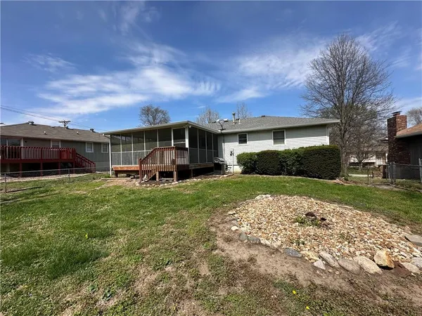 $195,000 | 17207 East 6th Terrace Court North, Independence, MO 64056