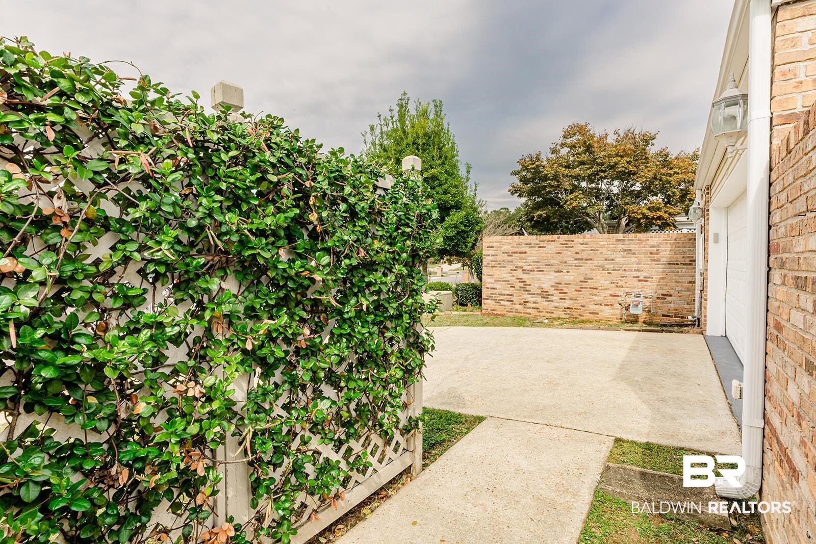 27 Hedgestone Court Mobile, AL 36608 - Photo 4 of 47