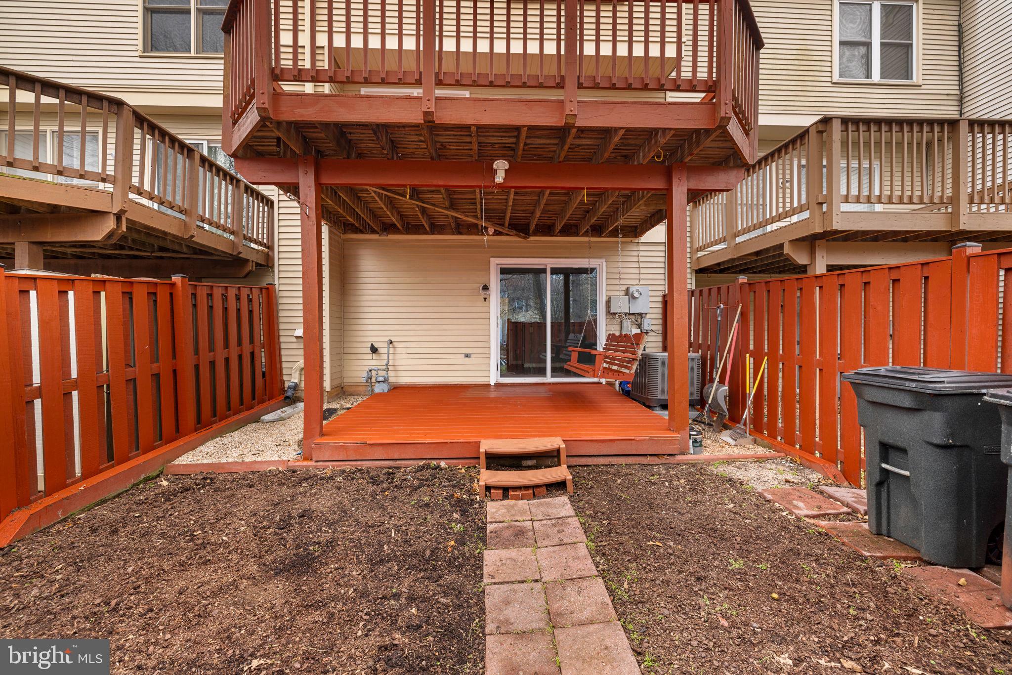 43861 Laburnum Square Ashburn, VA 20147 - Photo 43 of 46 a view of a backyard with table and chairs