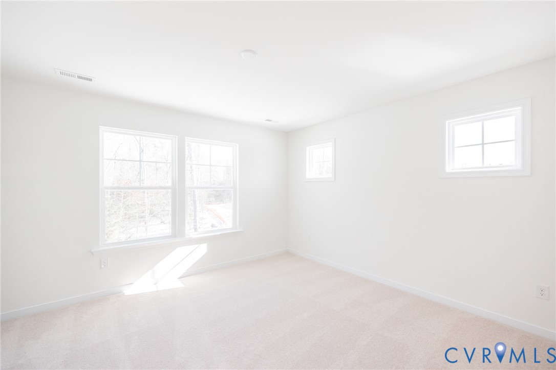 239 Greenpark Road Sandston, VA 23150 - Photo 12 of 31 an empty room with a window
